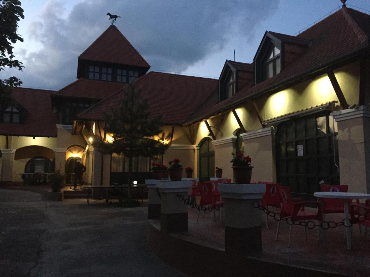 Garden Panzio Bed & Breakfast Balatonkeresztur Luaran gambar